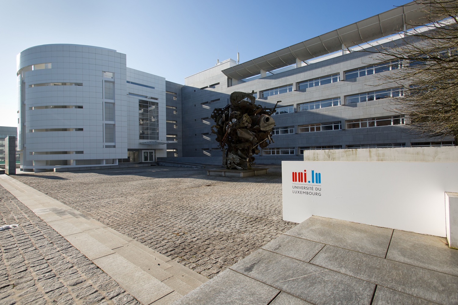 Building with sculpture and University of Luxembourg sign in front