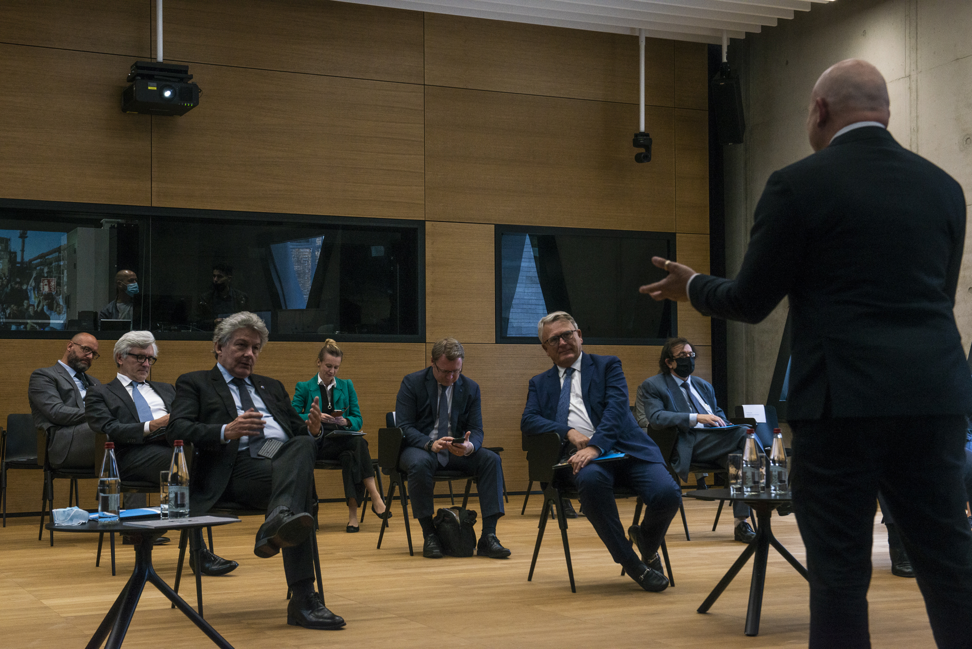 Prof. Dr Stéphane Pallage répond aux questions des commissaires européens Thierry Breton et Nicolas Schmit