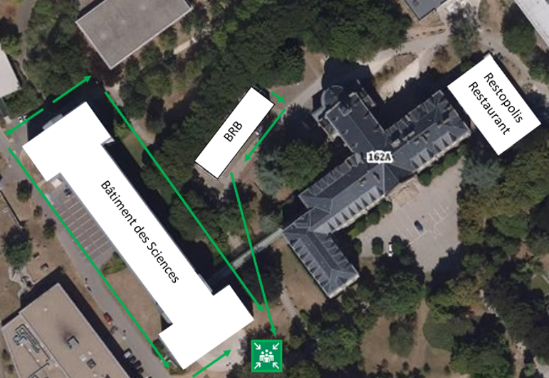 Point de rassemblement pour le campus de Limpertsberg, situé au sud du Bâtiment des Sciences et accessible par des allées depuis les bâtiments BRB et 162A