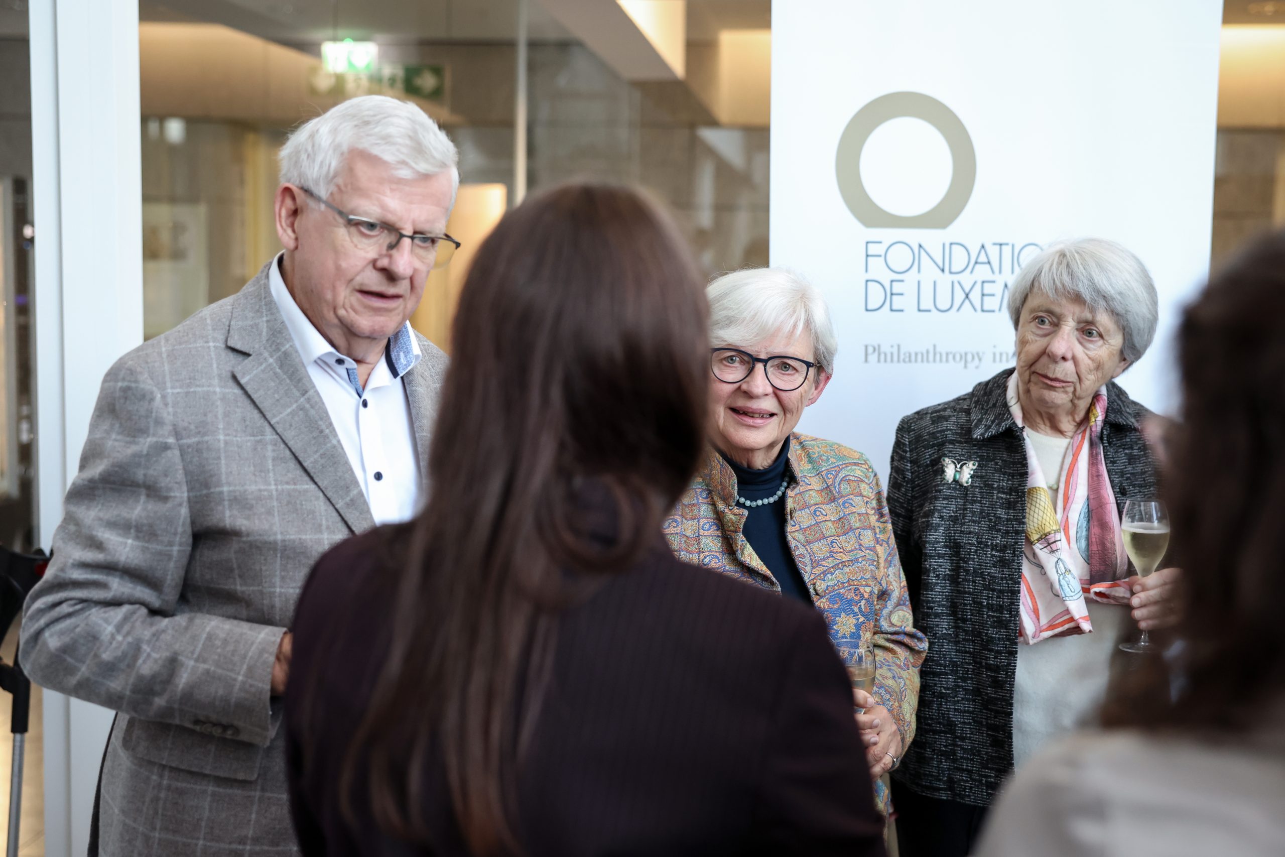 Henri Werner, Élisabeth Werner et Marie-Anne Werner lors de la
cérémonie de remise des bourses Pierre Werner 2025. © Sophie Margue