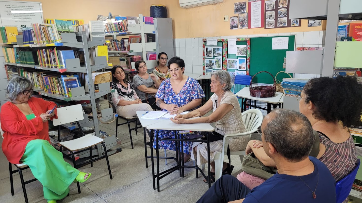 Marianna Tavares conducting public interviews