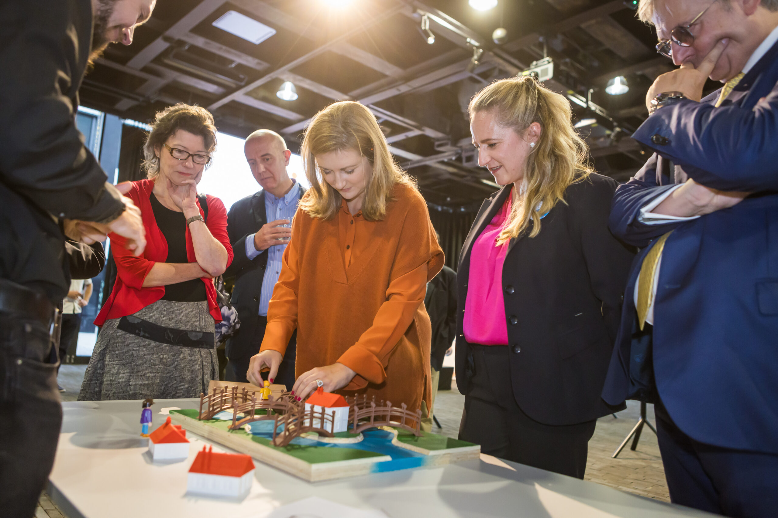 HRH the Hereditary Grand Duchess of Luxembourg and the Vice-Rector for Research playing a science game