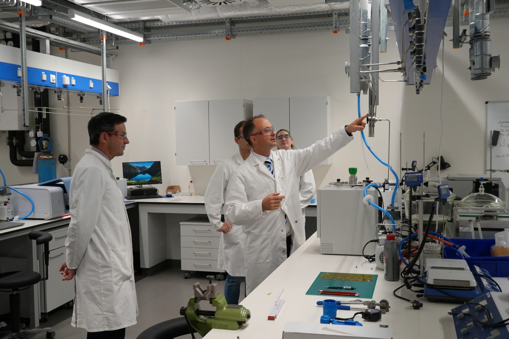 Researchers in the Paul Wurth Chair laboratory